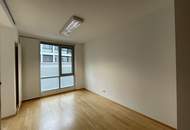 2-Zimmer-Wohnung mit Gemeinschaftsdachterrasse mit Blick auf den Karlsplatz!