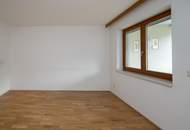Gepflegte Wohnung mit Küche und Loggia und TG-Stellplatz in zentraler Lage!