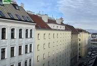 SANIERTE &amp; MÖBLIERTE DACHGESCHOSSWOHNUNG INKL. KÜCHE! SOFORT BEZIEH- ODER VERMIETBAR! FÜR ANLEGER UND EIGENNUTZER!