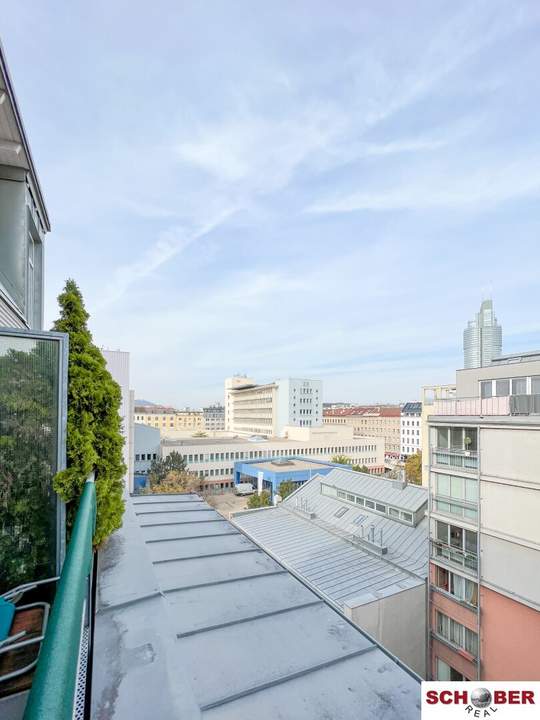 Dachgeschoss-Maisonette mit Terrasse in U-Bahn-Nähe
