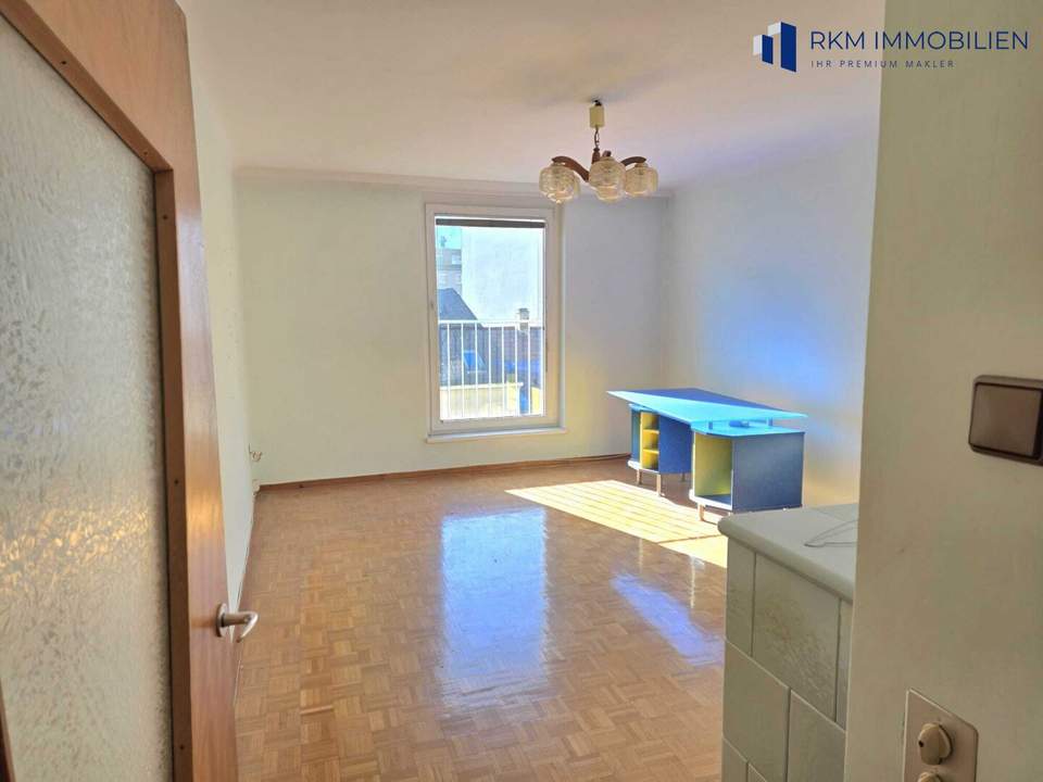 Sanierungsbedürftige 3-Zimmer-Wohnung, 64m², 4. Etage