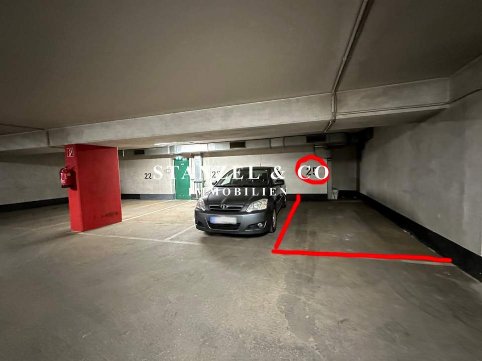 GARAGENPLATZ GEGENÜBER DER EHEMALIGEN WU