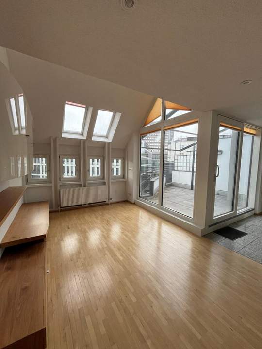 Einzigartige Dachgeschoss-Maisonette mit Terrasse
