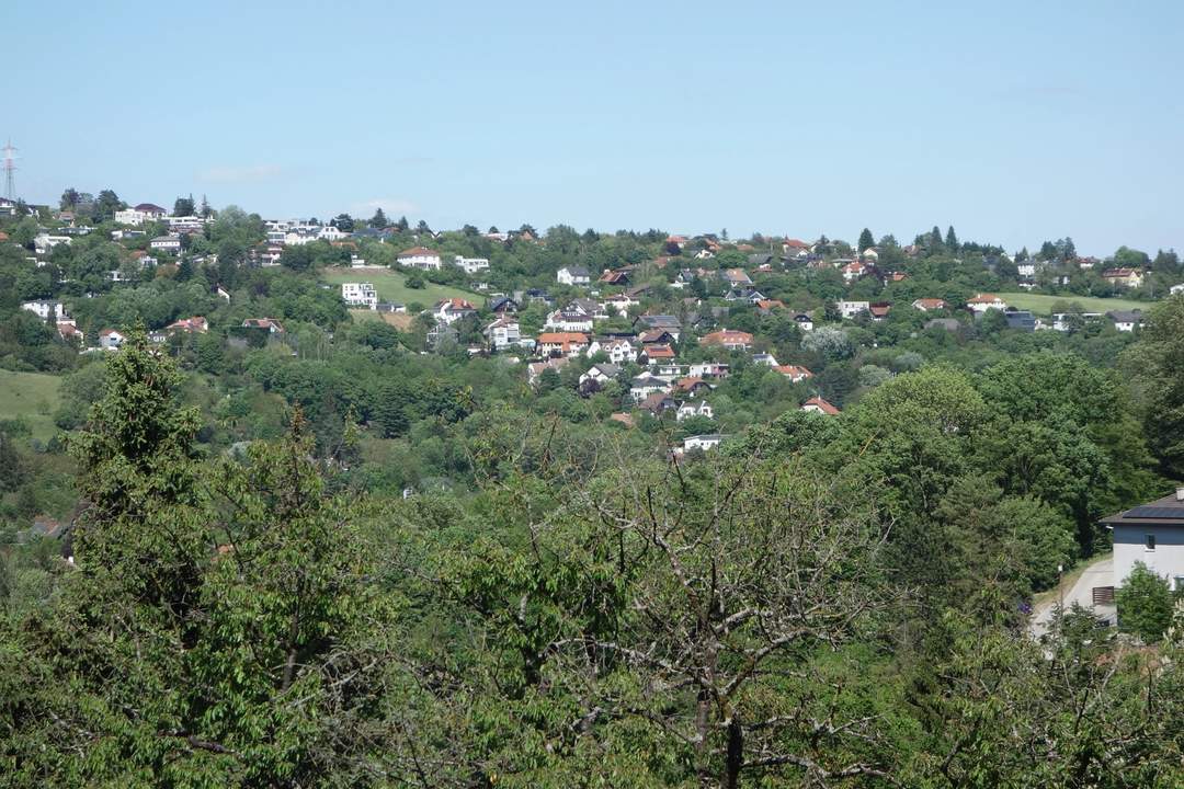 Schnäppchen! Sonniger Baugrund mit tollem Fernblick in absoluter Ruhelage! (Provisionsfrei)