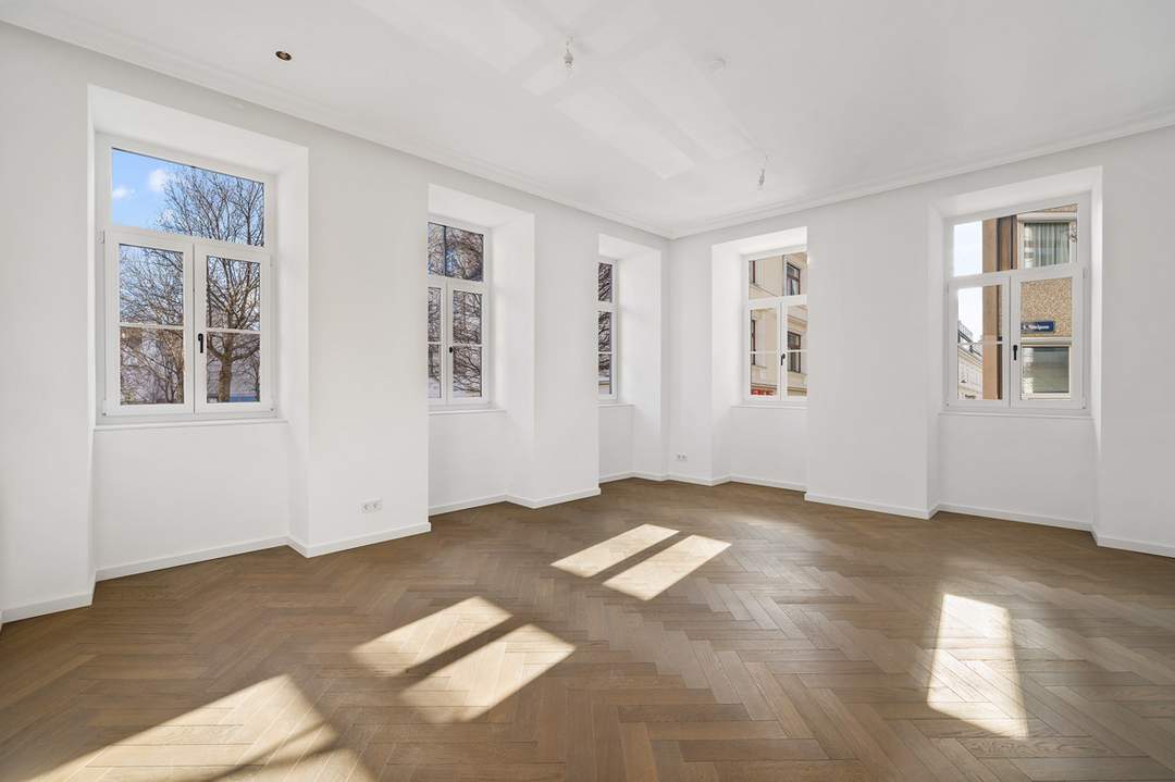 Helle Eigentumswohnung mit Balkon im Erstbezug nach Sanierung