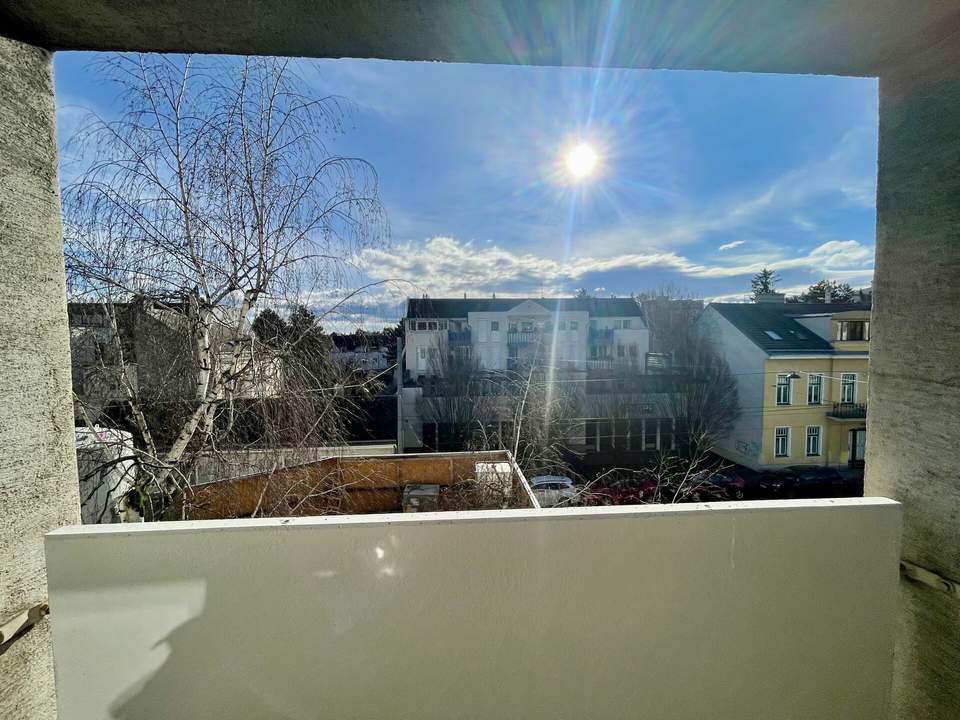 Helle renovierte 1-Zimmer-Wohnung mit Whirlpool &amp; Loggia