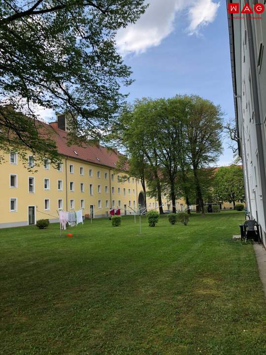 Idyllisches Wohnerlebnis in urbaner Lage steht für Sie bereit! Ruhig und grün gelegen wird Erholung pur geboten - gleichzeitig sorgt die erstklassige Infrastruktur für kurze Wege! Sofort verfügbar!