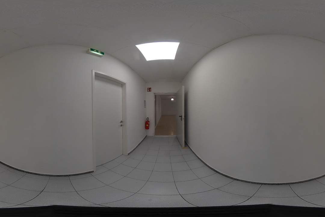 **Einzigartige Gewerbeimmobilie im historischen Gebäude, modern saniert, Top1, 243m² &amp; Top2, 221m², flexibel zusammenlegbar, großzügige Parkflächen**