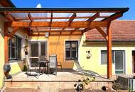 Ehemaliges Bauernhaus mit Nebengebäuden