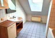 Schöne Dachgeschosswohnung mit Gartennutzung für ruhesuchende Mieter - PROVISIONSFREI