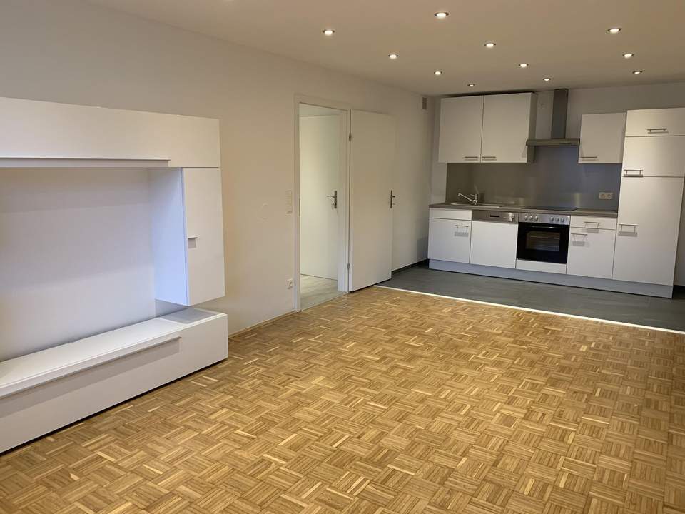 Provisionsfrei | Top sanierte 2-Zimmer-Wohnung | FREIER MIETZINS | Lift | sofort bezugsfertig