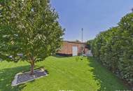 Moderner Bungalow mit Pool, Garage und Traumgarten – Wohnen auf einer Ebene