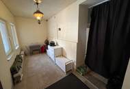 Vielseitiges sanierungsbedürftiges Wohnhaus mit 2 Wohneinheiten auf großem Grundstück!