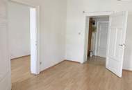 PREIS-HIT! SUPER HOHE RÄUME, Innenhof-Balkon & zentrale Lage! Zwischen CITYPARK und HAUPTBAHNHOF! BUSHALTESTELLE VOR DER EINGANGSTÜRE!