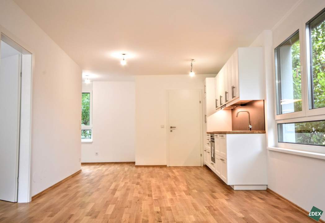Helle 2-Zimmer Wohnung mit Klimaanlage, kleinen Garten und Garage sowie 200m von U-Bahn-Station Zippererstrasse