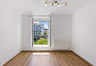 GRÜNER, UNVERBAUBARER AUSBLICK - frisch RENOVIERTE 3 Zimmer Neuwohnung