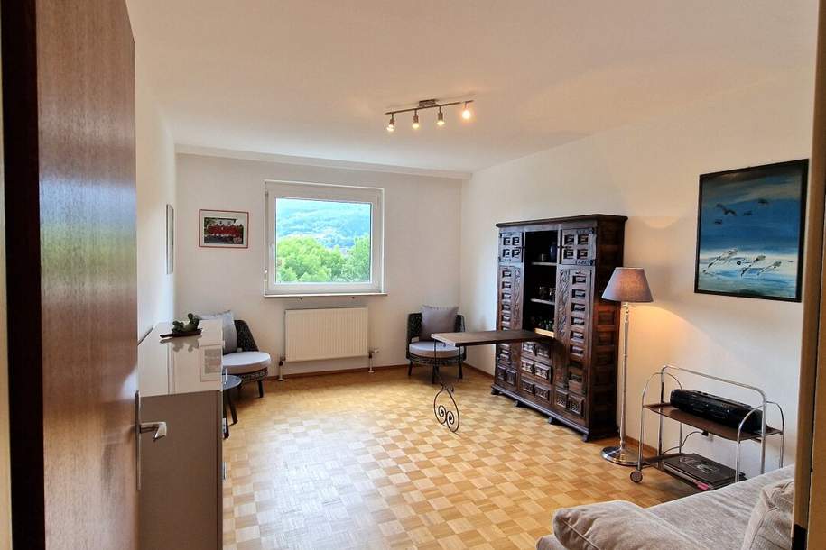 Wohnung mit 2 Loggien Sicht auf den Patscherkofel und Bergisel in begehrter Lage Innsbruck Hötting.Uni, Klinik & Innenstadt fußläufig erreichbar Tiefgaragenstellplatz im Kaufpreis enthalten., Wohnung-kauf, 495.000,€, 6020 Innsbruck-Stadt