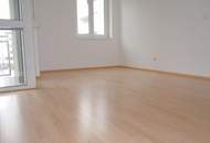 Helle 3,5-Zimmer-Wohnung mit Wintergarten, Loggia &amp; TG-Platz