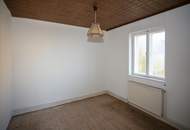 Kleines Haus mit Nebengebäude