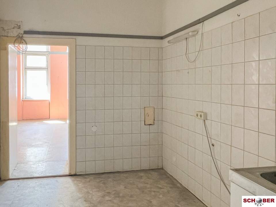 Sanierungsbedürftige Altbauwohnung