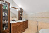 HOCHKARÄTIGES WOHNEN IN GRÜNRUHELAGE! WOHLFÜHL-REFUGIUM DER EXTRA KLASSE: TRADITION TRIFFT MODERNSTEN KOMFORT!