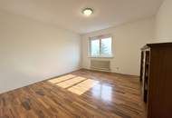 Lichtdurchflutete Dachgeschosswohnung ohne Dachschrägen mit großzügigem Wohnbereich und Südbalkon mit Weitblick !