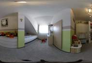 Charmante Dachgeschosswohnung mit Eigengarten & Doppelcarport