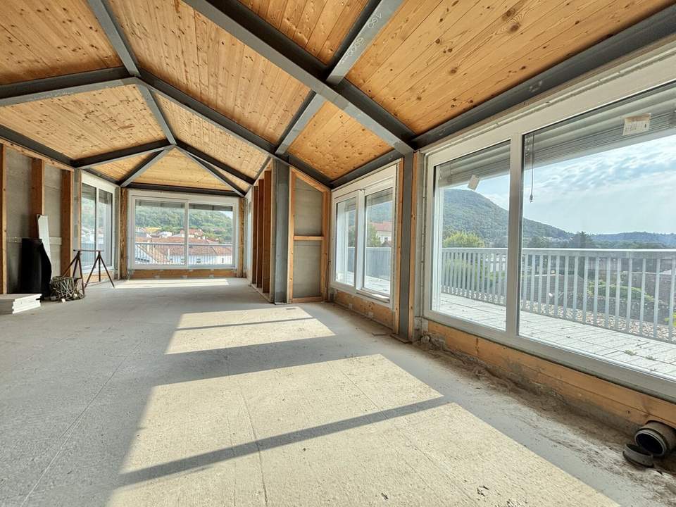 DG-Ordination über den Dächern Hainburgs mit direktem Blick auf den Schlossberg | Rundumterrasse, ca. 136m² | noch frei gestaltbare Raumaufteilung