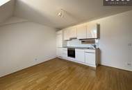 | ENTZÜCKENDE DACHGESCHOSSWOHNUNG | 2 ZIMMER | BESTLAGE | HAUPTPLATZ ECKE MURGASSE