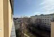Helle 4-Zimmer Dachgeschosswohnung mit Wienerwald-Blick &amp; Westterrasse