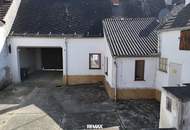 Bauernhaus mit uneinsehbaren Innenhof und Schuppen