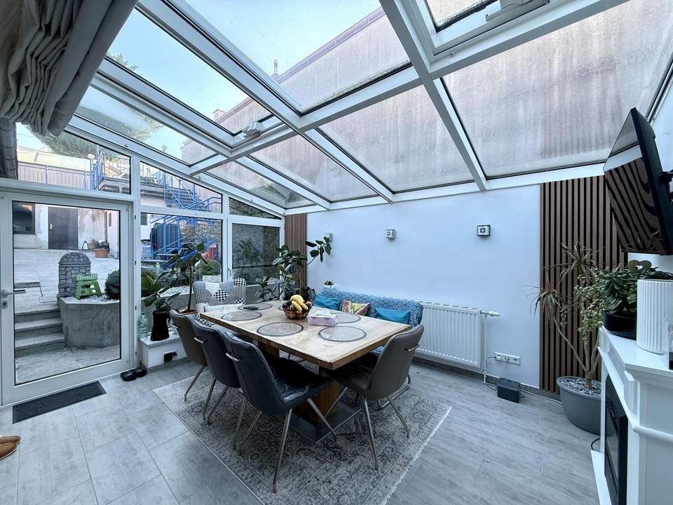 Sommersaktion! Wohnen mit Weitblick: 3 Zimmer Haus mit Wintergarten und Pool