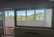 Pendler aufgepasst - sanierte 2-Zimmer-Wohnung mit südseitiger Loggia, Lift und schönem Ausblick