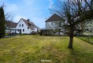 Charmantes Zweifamilienhaus mit traumhaftem Garten und Garage in Christkindl