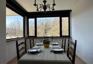 Großzügige Wohnung mit Loggia, Swimmingpool und Garagen in top Lage