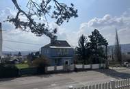 Ehemalige Villa/Mehrparteienhaus auf Grundstück mit Fernblick