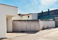 Geniales Stadthaus mit Pool, Poolhaus, großzügigem Wellnessbereich ... alles am neuesten Stand der Technik. Ein zusätzliches Büro/Lager von ca. 120m² als Nebengebäude ist vorhanden.