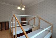 Zentral gelegenes Mehrparteienhaus mit zwei Geschäftslokalen