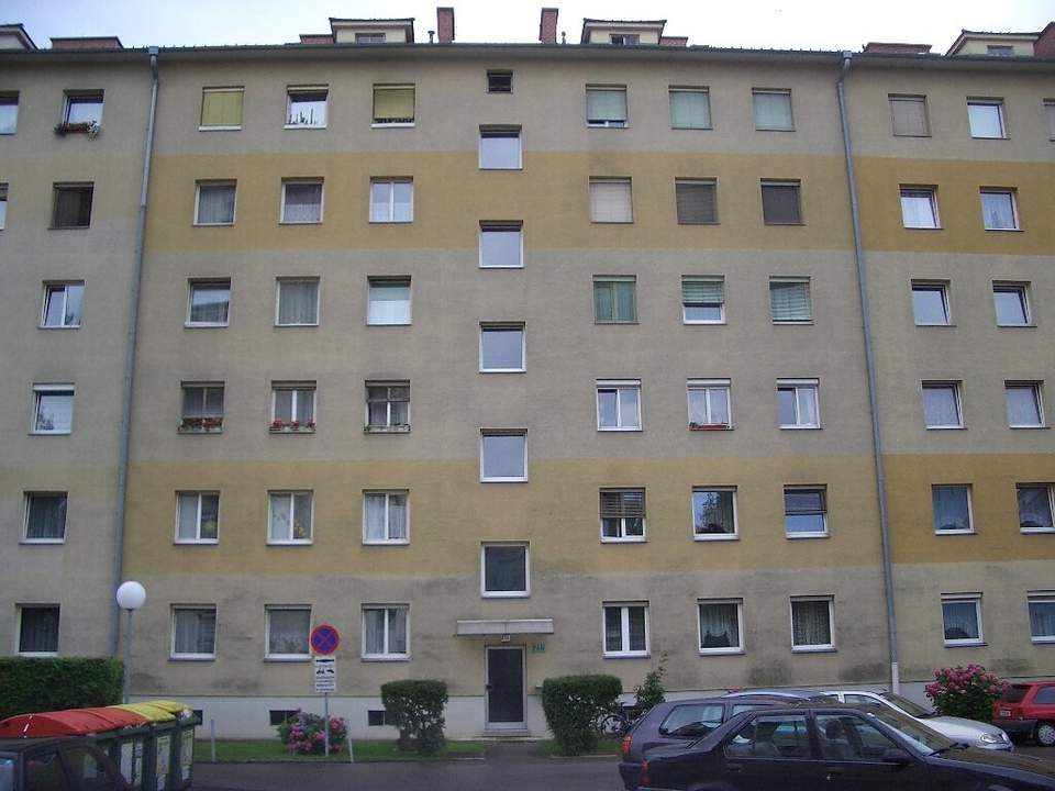 UNBEFRISTETE gemütliche Wohnung mit 2 Zimmern und separater Küche