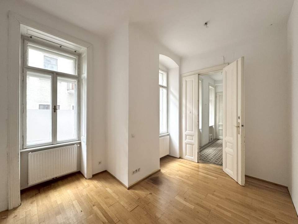 Ruhiger Altbau in Hoflage bei Burggasse!