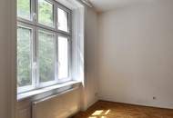 Hofseitiger 2-Zimmer-Altbau mit Balkonoption!