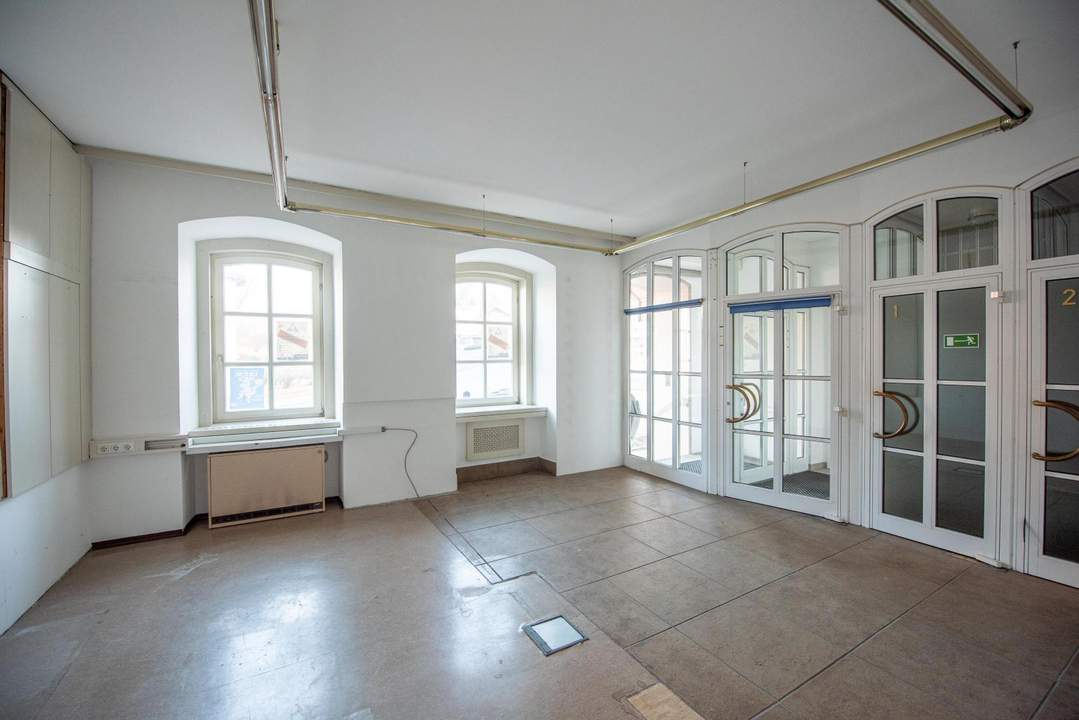 Kleines Büro/Geschäft an der Stadteinfahrt
