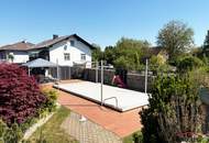 Ortsrand und Ruhelage - Hochwertige Landvilla mit großem Pool! Einfach Koffer packen und einziehen!