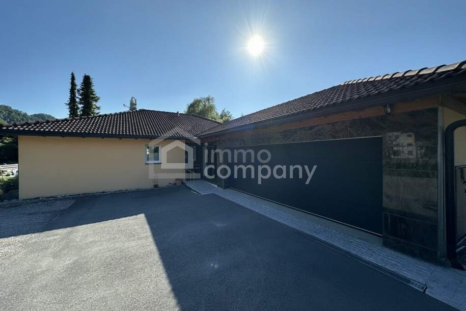 Unschlagbares Top-Angebot ! Luxuriöser Bungalow mit hochwertiger Ausstattung, Hohenems, zentrumsnah, sehr geräumige Dreier-Garage mit Fernbedienung, viel Grundstücksfläche, Gartenanlage, mit Terrasse, sehr gute Privat-Parksituation, Ruhelage, Sackgasse., Haus-kauf, 1.095.000,€, 6845 Dornbirn