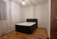 LIEBEVOLLER BUNGALOW MIT GEPFLEGTEM GARTEN IN TRAUMHAFTER RUHELAGE