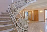 Großzügiges Familiendomizil mit uneinsichtigem Garten, Hallenbad, Sauna und Garage für 2 PKW