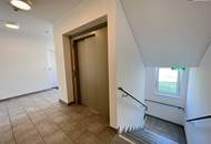 Helle 3-Zimmer Wohnung + Loggia im 2. Stock mit Blick auf den Schneeberg! AB SOFORT VERFÜGBAR! inkl. Küche, Parkettboden, Kellerabteil, uvm. - *Garagenanmietung möglich!*