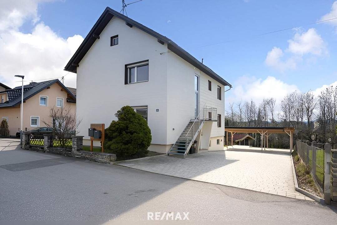 Voll unterkellertes Zweifamilienhaus mit Garten, Carport &amp; Garage in sonniger Zentrumslage von Bad Hall!