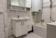 Zentrale Ruhelage * 2 Zimmer-Wohnung mit Balkon und PKW Stellplatz