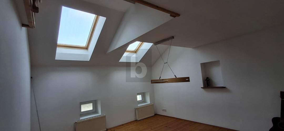 Preisreduktion! STILVOLLER DACHGESCHOSSHIT MIT BALKON